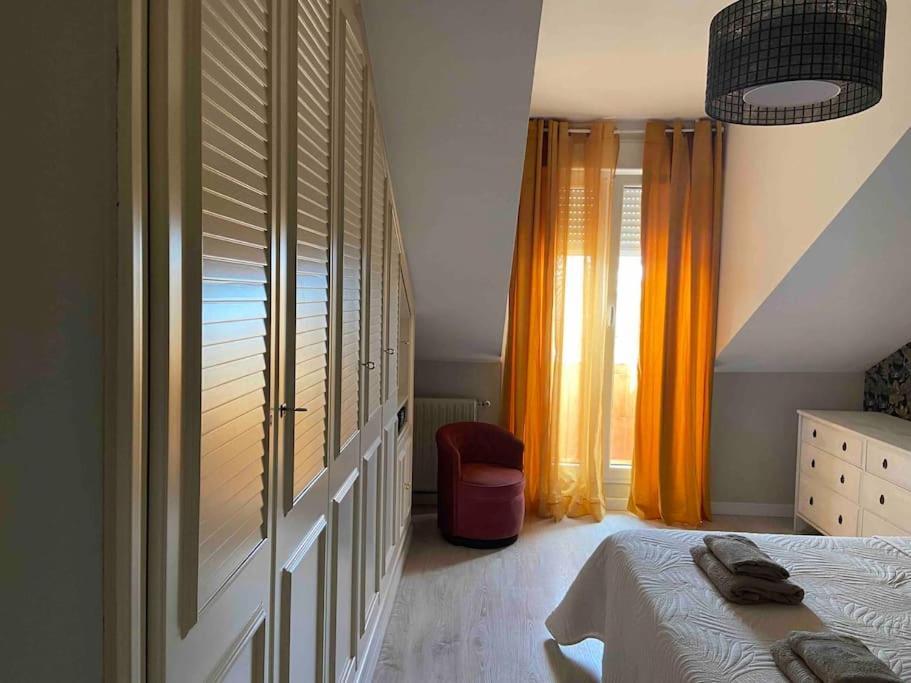 Apartamento La Casa De Papel,atico Duplex , Proximo Los Vega Y Centro Ciudad *